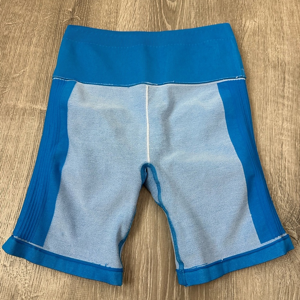 Fabletics biker shorts - Picture 5 of 9
